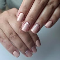 Manikura z bleščicami - Kozmetični salon Mateja